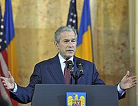 Ông Bush tại hội nghị thượng đỉnh NATO 2008.
